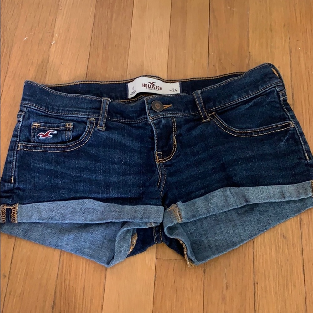 hollister size 0 jean shorts W24
